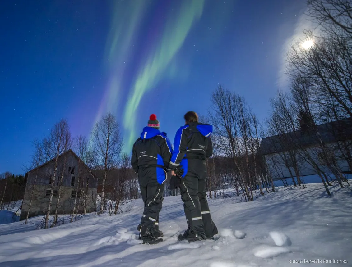 Norrsken sett från baslägret på Tromsø glasbusstur
