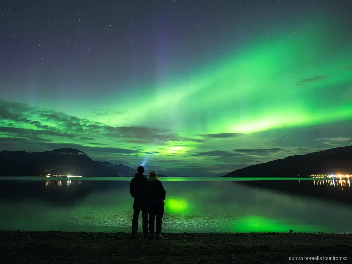 Tromso kuzey ışıkları fotoğrafçılık turunda kamp ateşi ve sıcak çorba