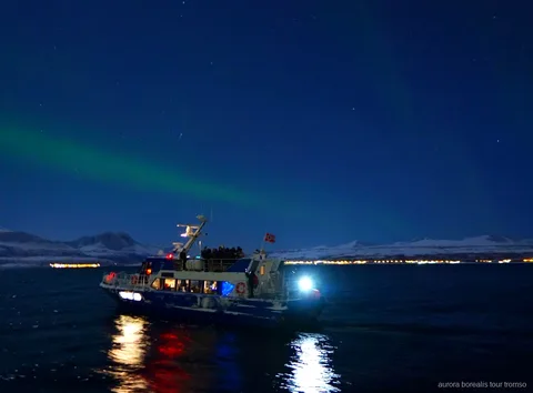 Boot gebruikt voor de noorderlichtcruise vanaf de steiger in Tromso